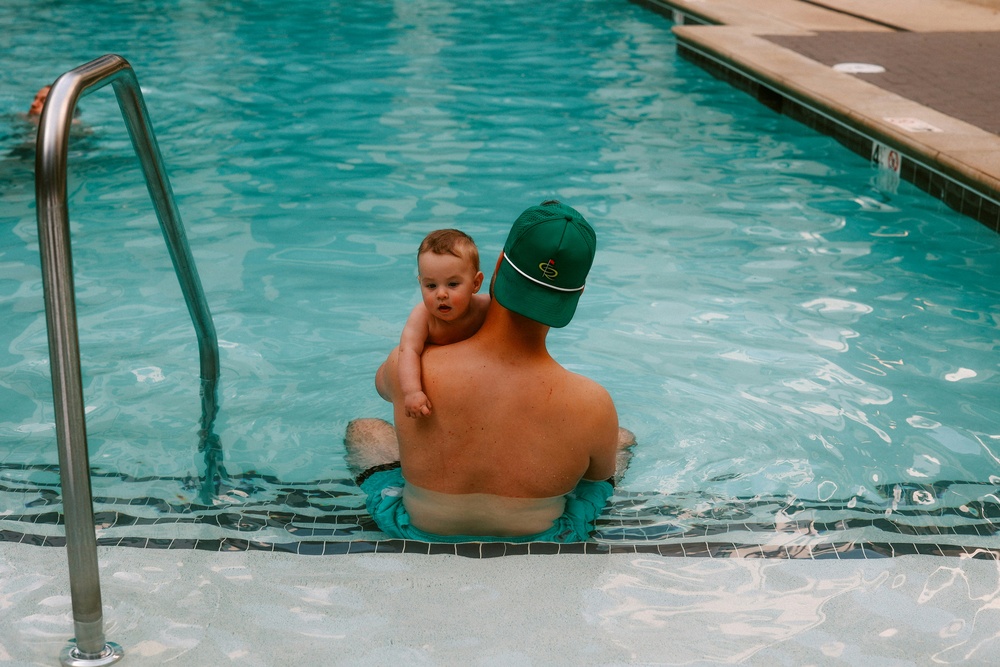 PAPA-Kind-Schwimmen - Alter 6 – 12 Monate