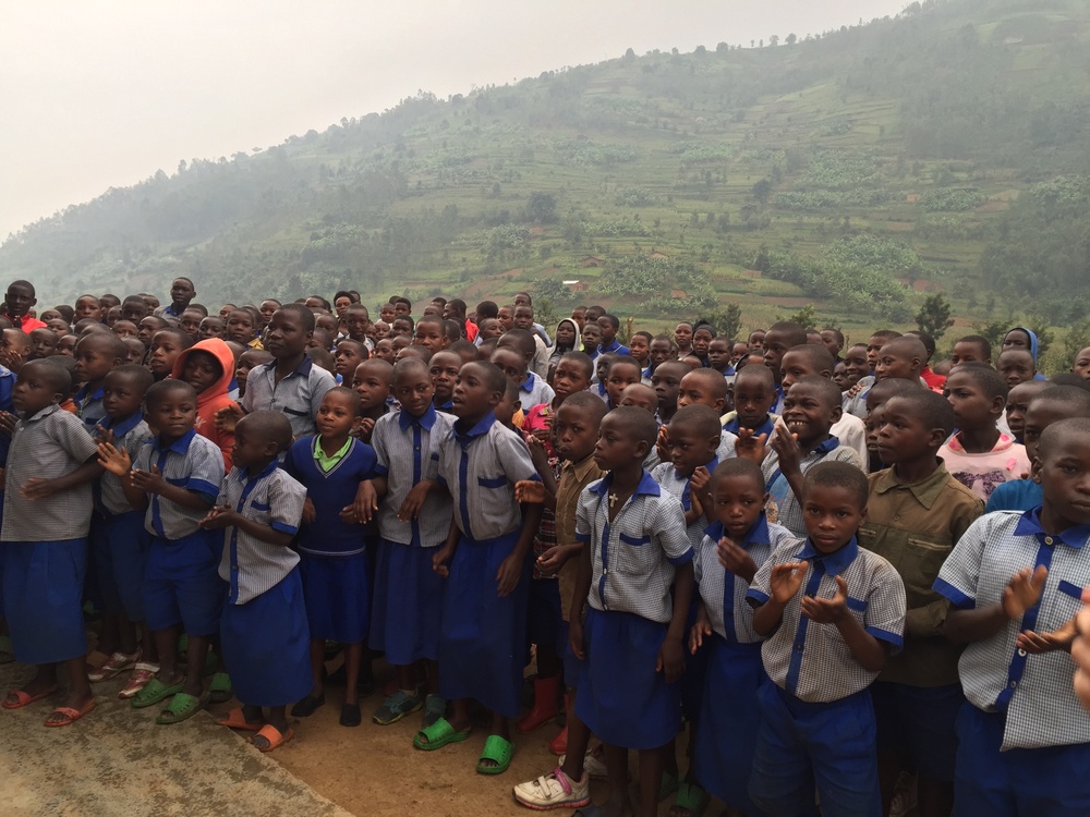 Soziales Engagement: monte mare baut Schulen für Kinder in Ruanda