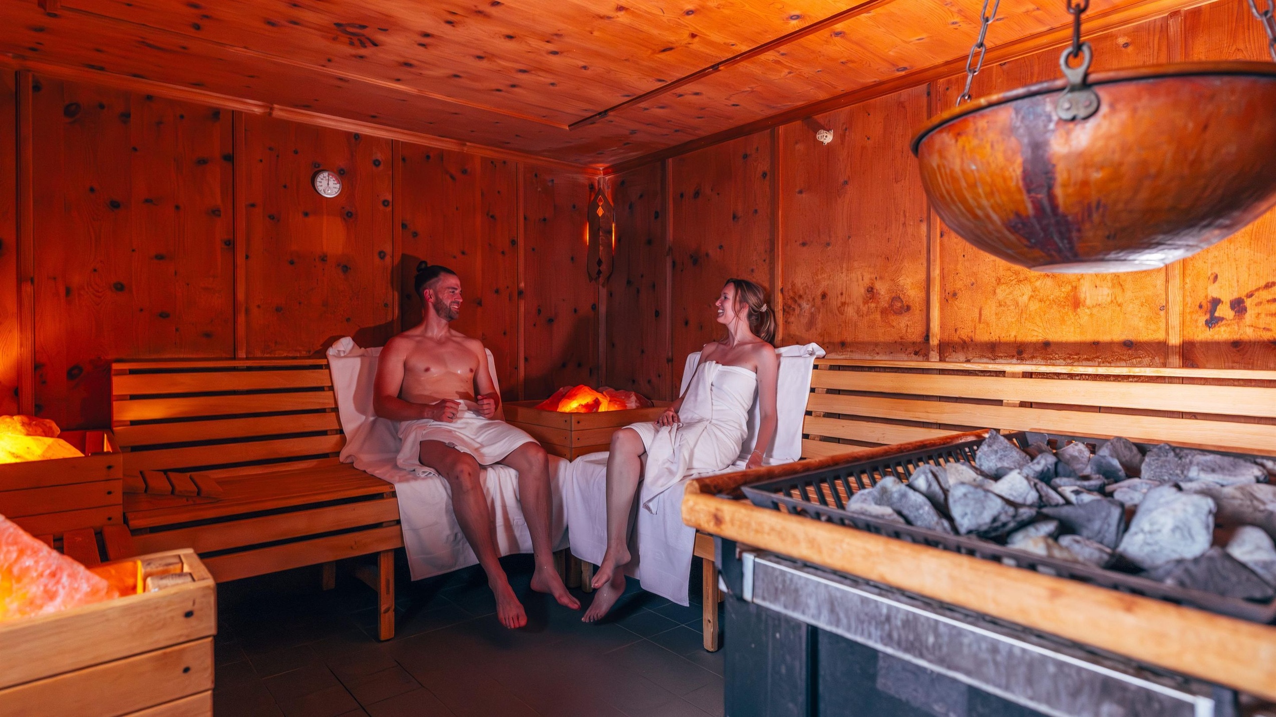 KR Sauna Pärchen Innen